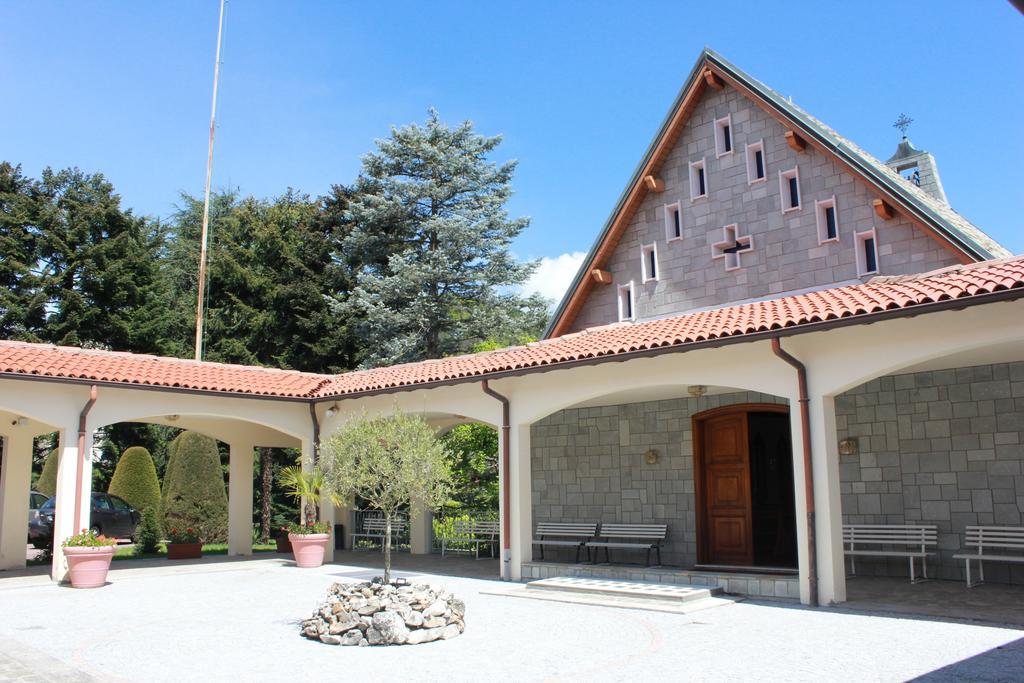 Centro Di Spiritualita Maria Candida Armeno Exterior foto